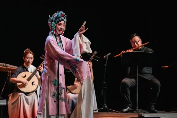 股壹佰 跟随“杜丽娘”漫步《江南·乐》，昆曲水磨腔遇见国乐新潮